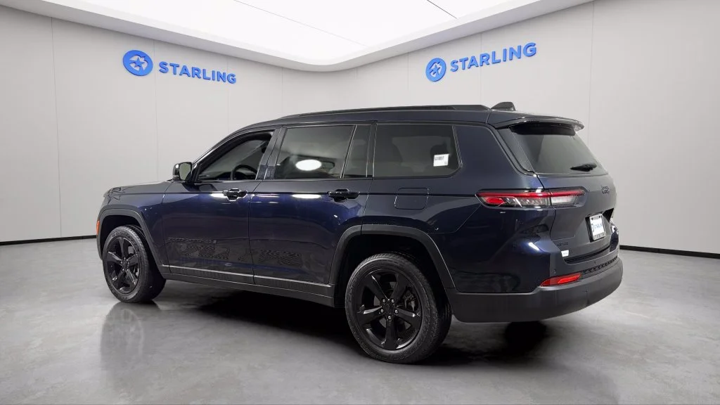 Used 2024 Blue Jeep Limited 4x4 image 4
