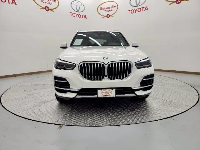 Used 2022 White BMW xDrive40i image 4