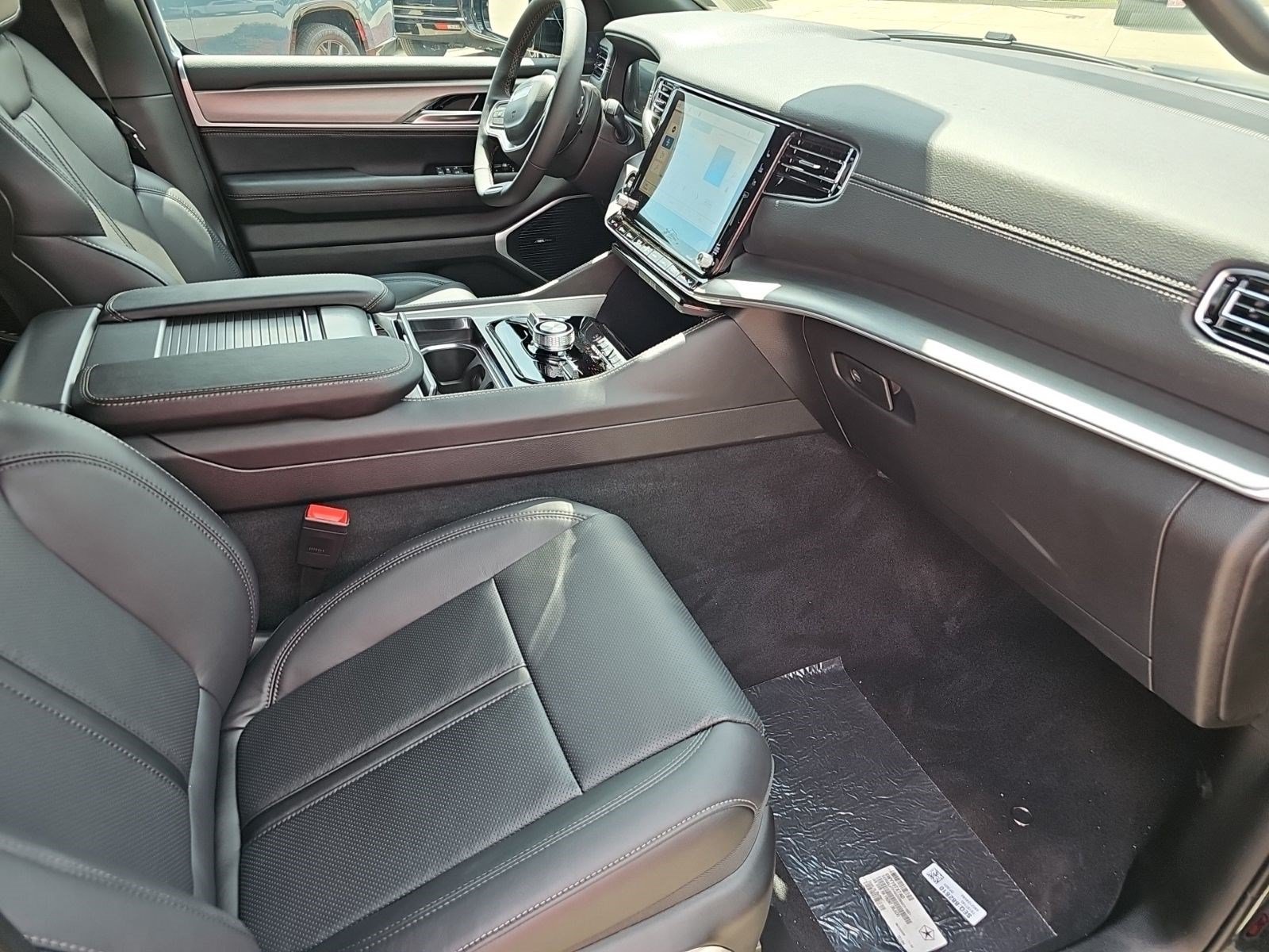 New 2026 High Gloss Black Jeep Limited Altitude image 9