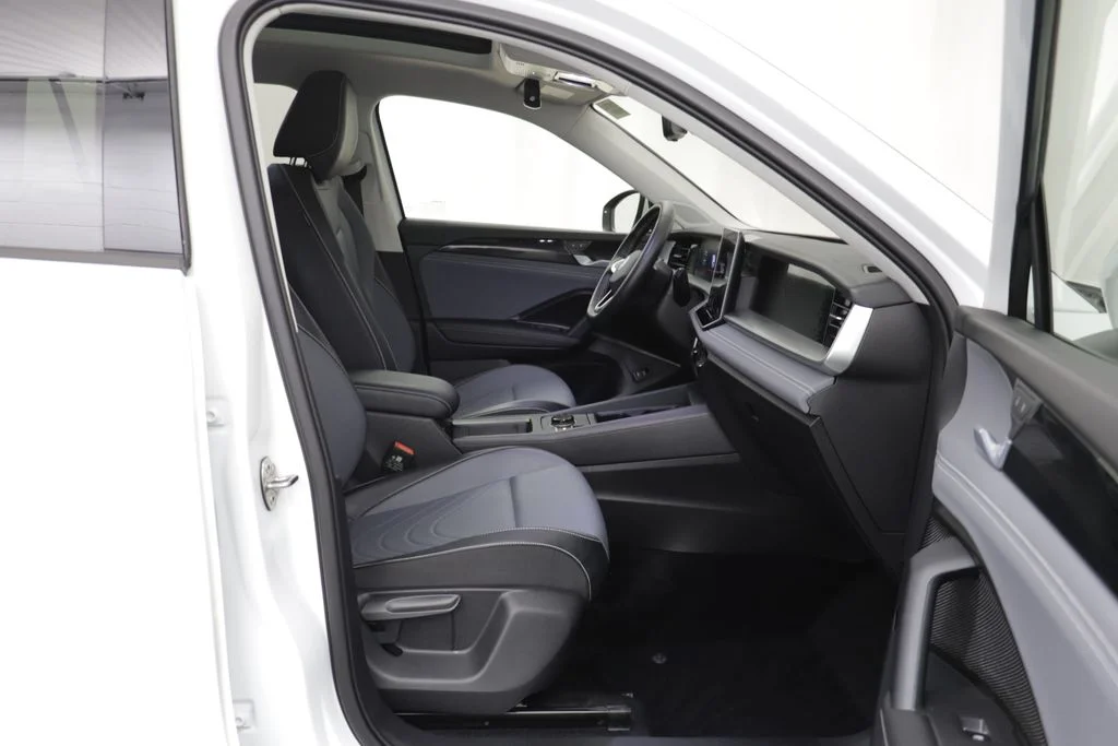 Used 2026 Pure White Volkswagen 2.0T SE image 18