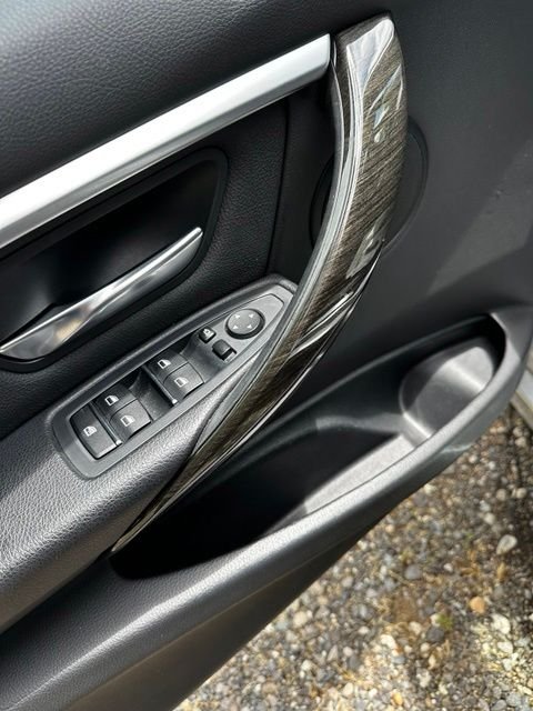 Used 2018 Glacier Silver Metallic BMW 328d image 11