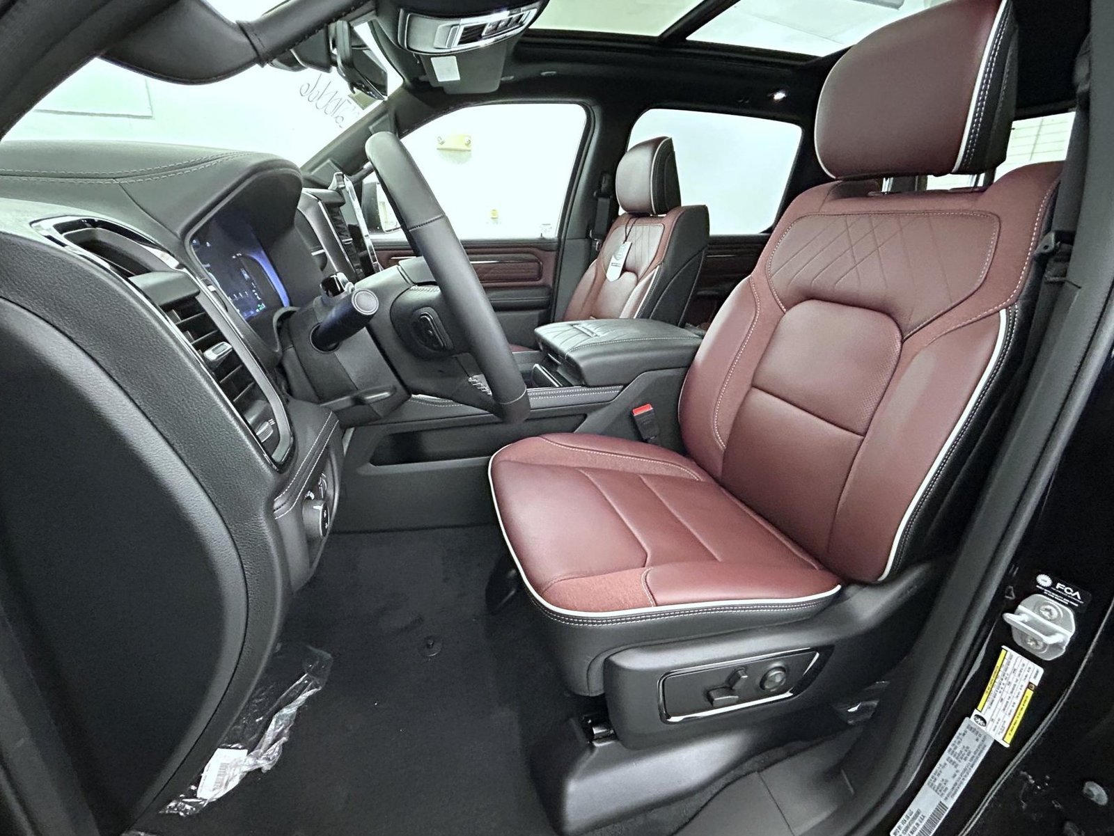 New 2027 Diamond Black Crystal Pearl-Coat Exterior Paint RAM Limited image 11