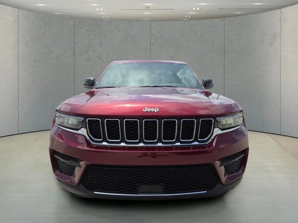 Certified Used 2024 Velvet Red Pearlcoat Jeep Laredo image 8