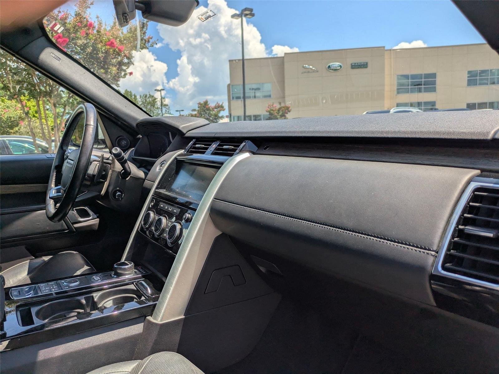 Used 2018 Fuji White Land Rover HSE Luxury image 43