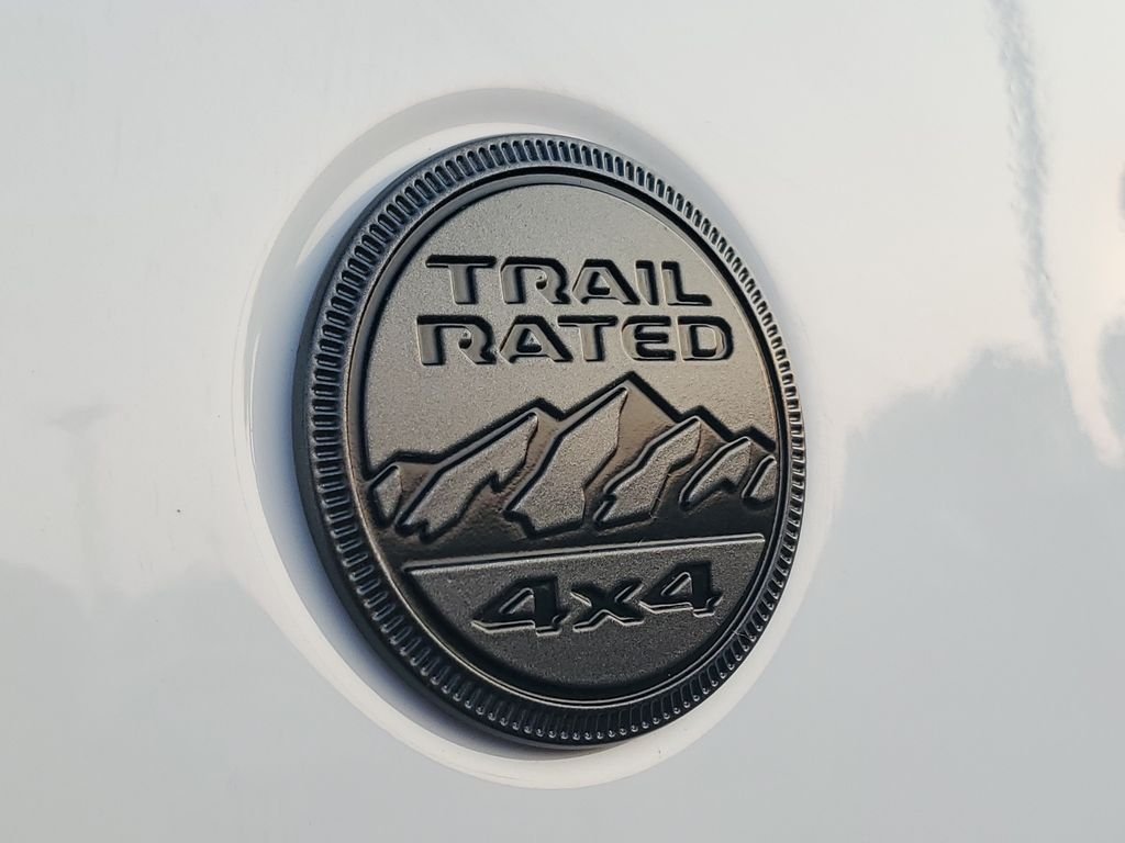 New 2026 Bright White Clear-Coat Exterior Paint Jeep Sahara image 7
