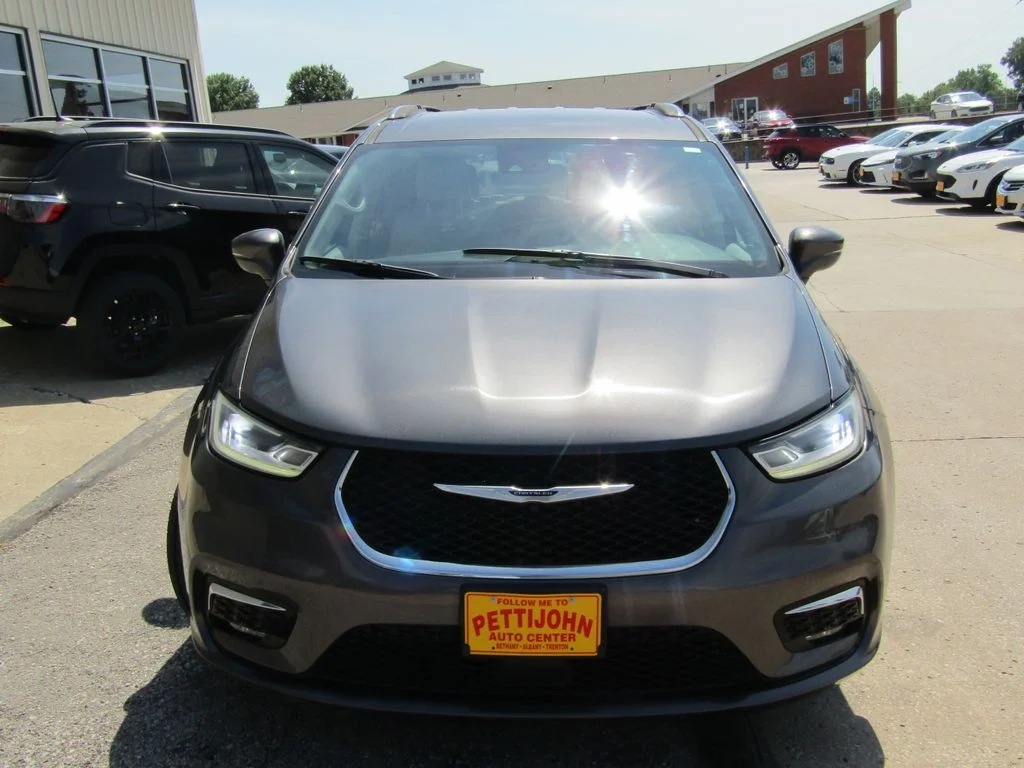 Used 2021 Gray Chrysler Touring L image 13