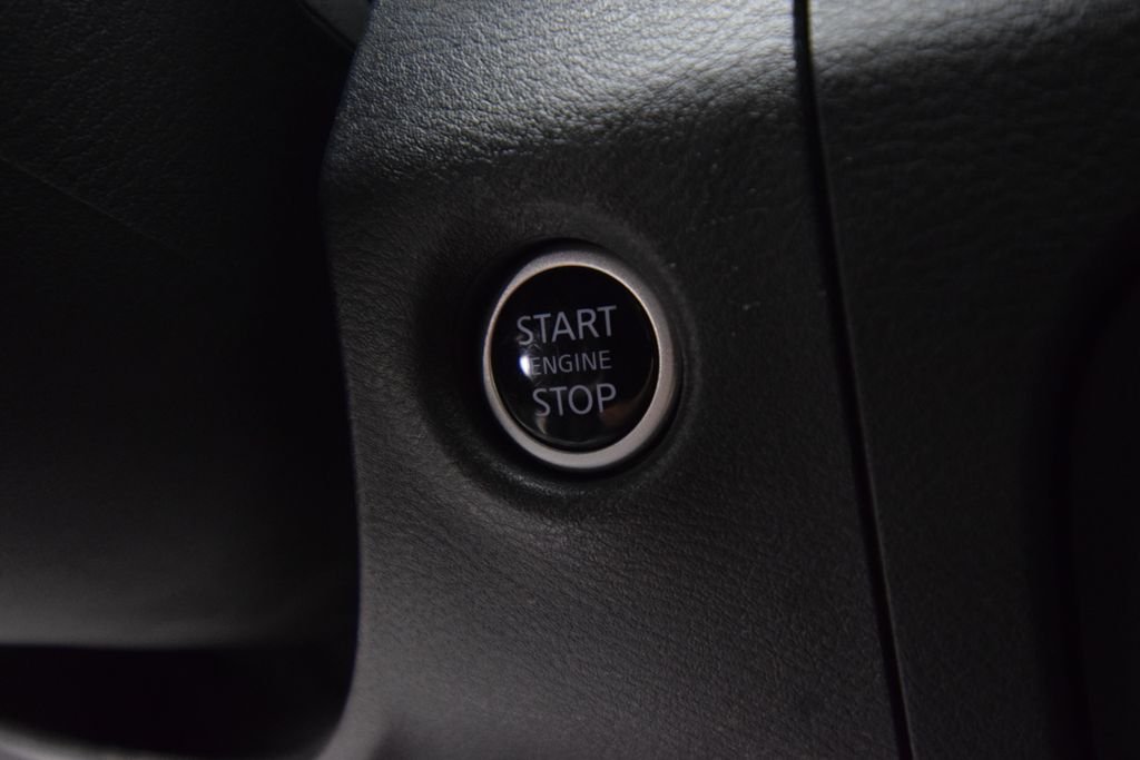 Used 2025 White Nissan PRO-4X image 28