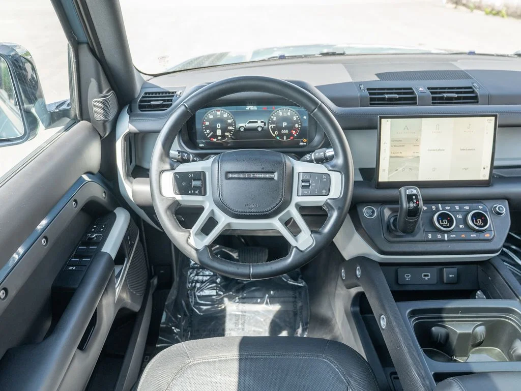 Used 2022 Blue Land Rover X-Dynamic HSE image 13