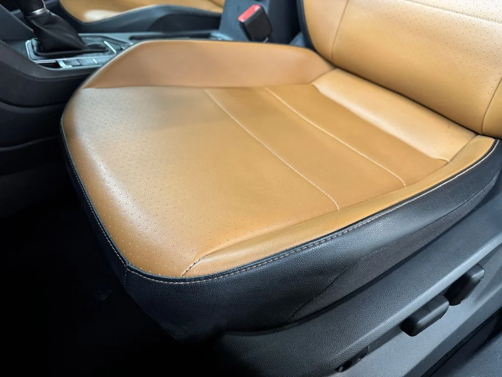 Used 2019 Black Volkswagen 2.0T SE image 16