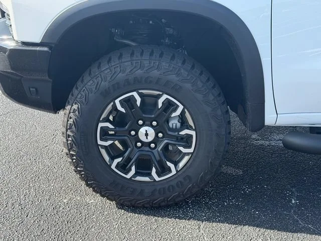 New 2026 Summit White Chevrolet ZR2 image 13