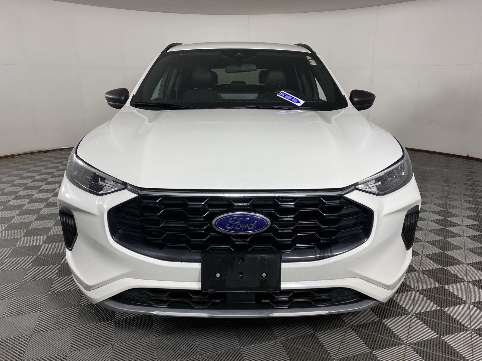 Used 2023 Star White Metallic Tri-Coat Ford ST-Line image 2