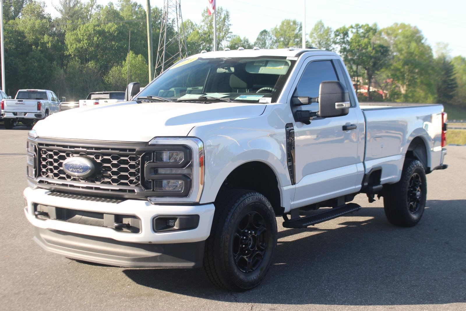 Used 2023 Oxford White Ford XL image 3