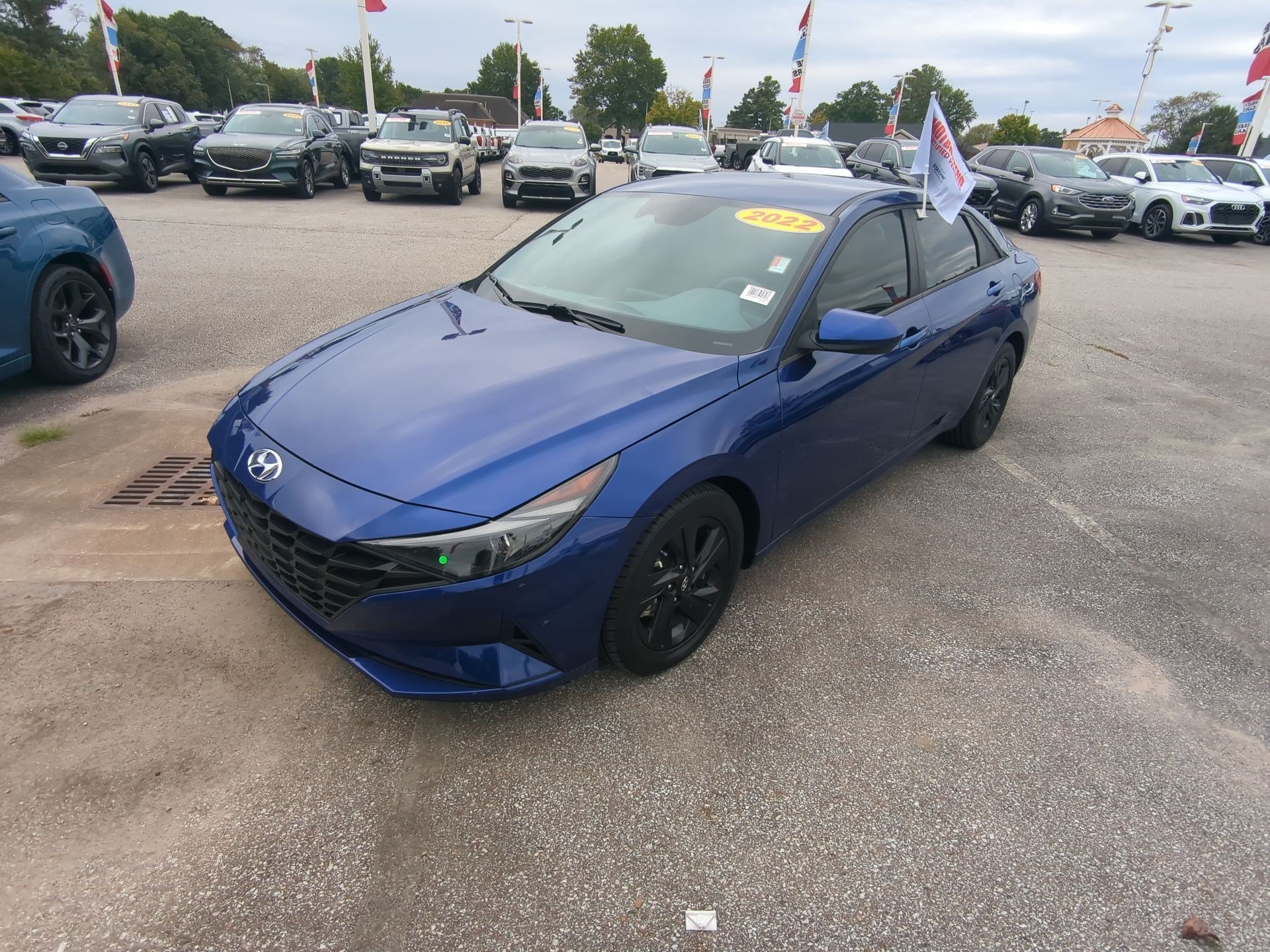 Used 2023 Intense Blue Hyundai SEL image 3