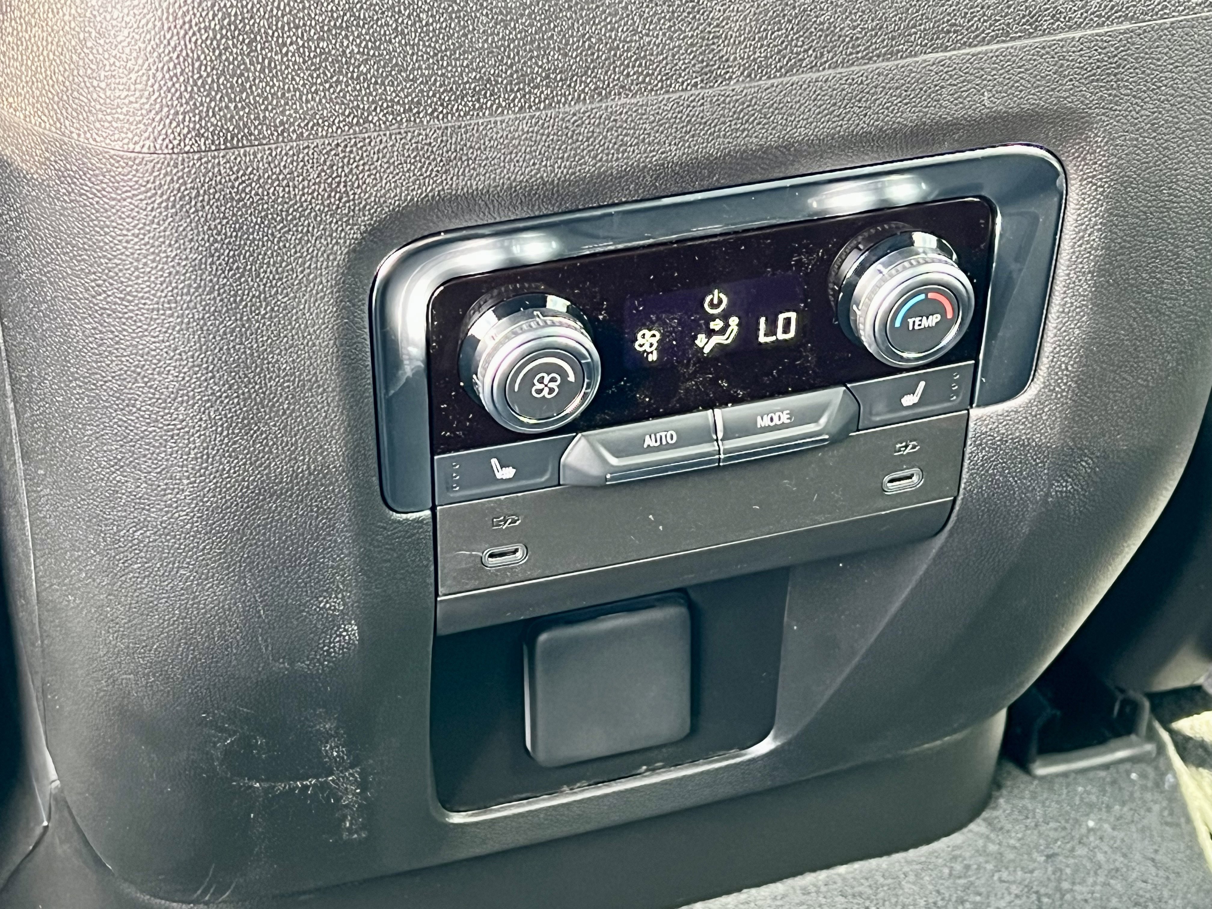2025 GMC Yukon XL Denali - Photo 32