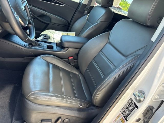 Used 2020 Snow White Pearl Kia S V6 image 15