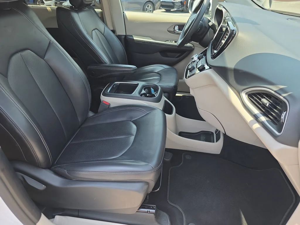 Used 2023 White Chrysler Touring L image 35