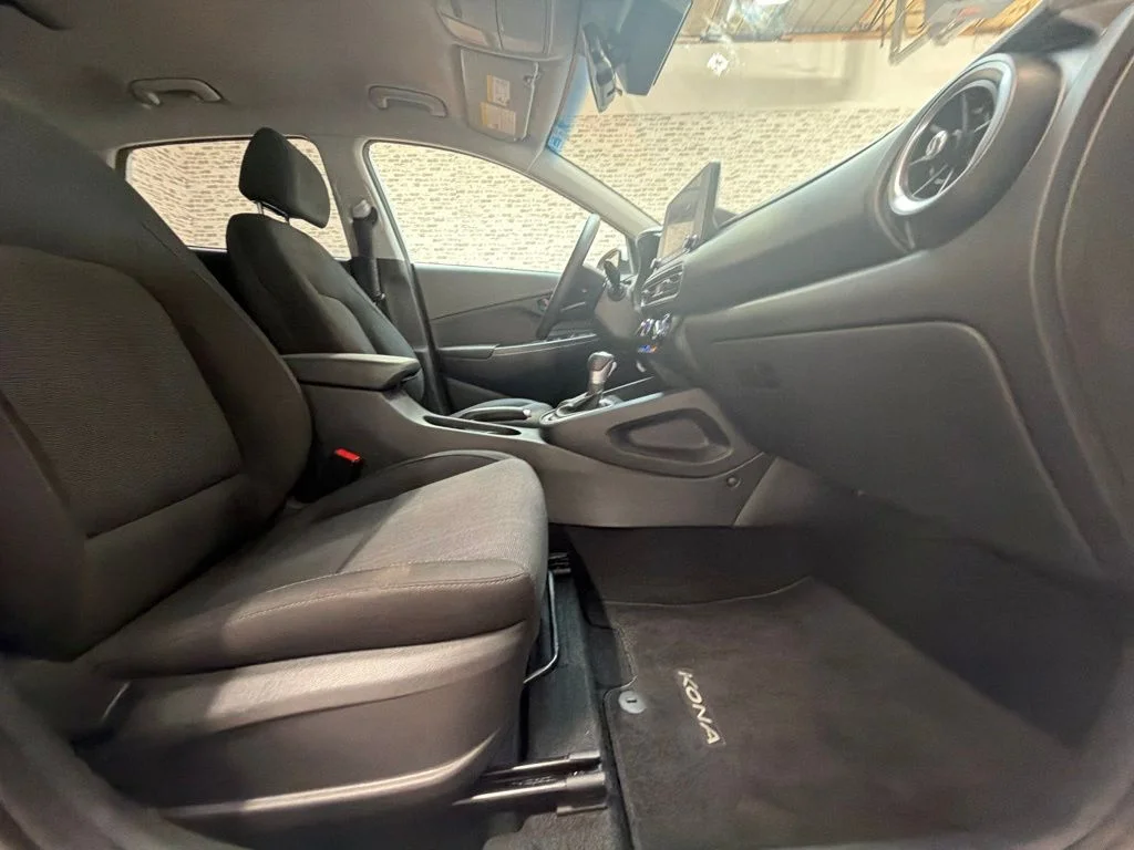 Used 2022 Lunar White Hyundai SEL image 12