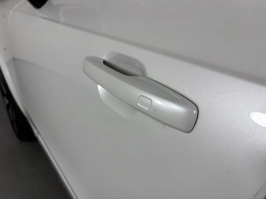 Used 2023 Crystal White Volvo Ultimate image 10