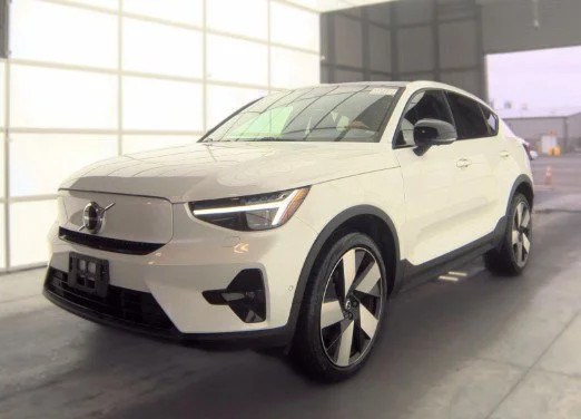 Used 2023 White Volvo Ultimate image 1