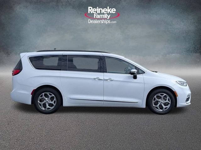 Used 2023 White Chrysler Limited image 4