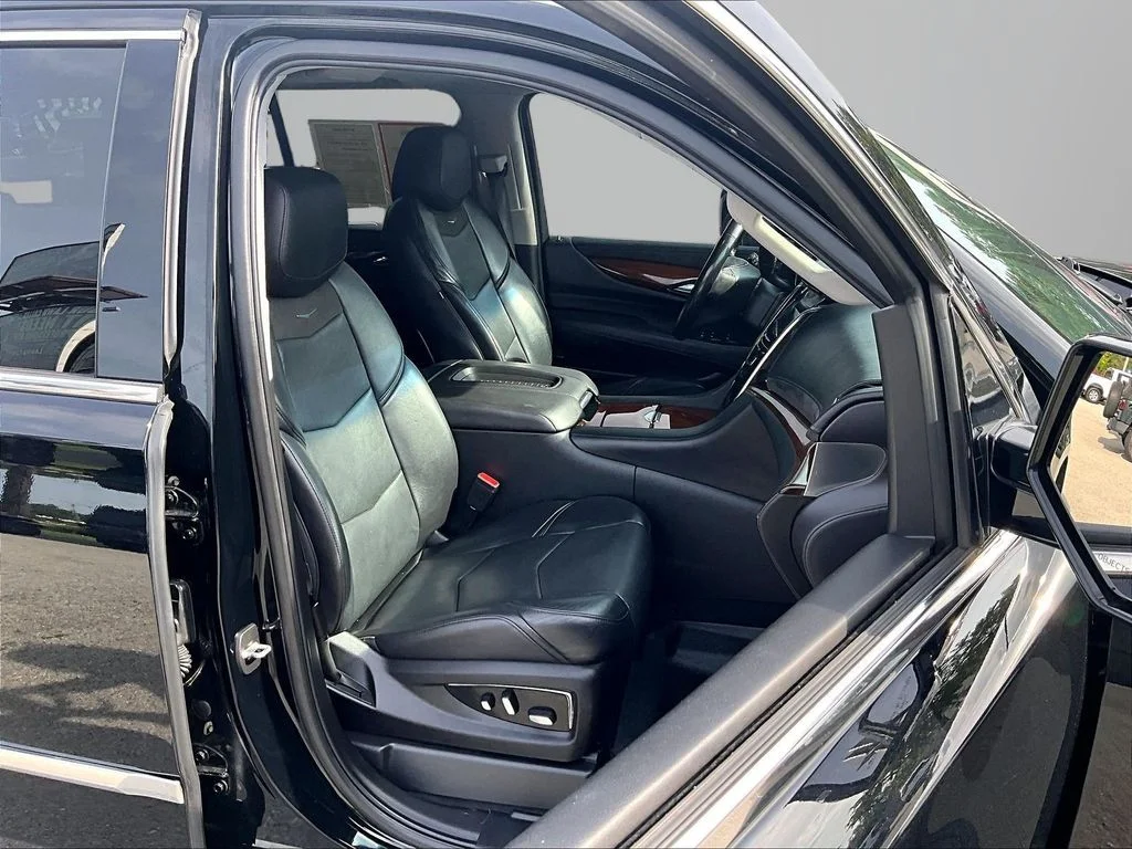 Used 2019 Black Cadillac Premium Luxury image 8
