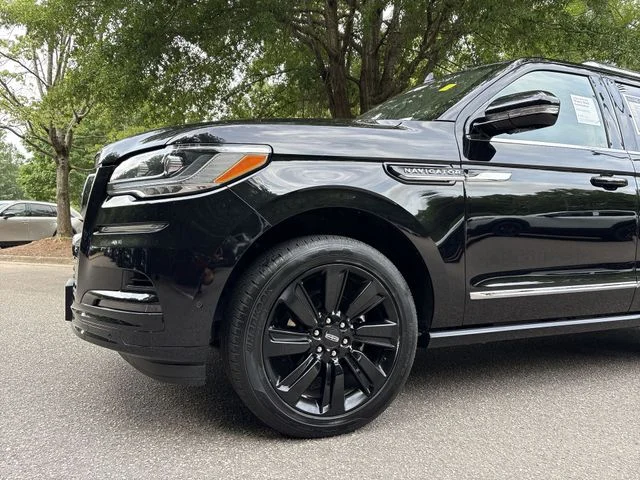 Used 2022 Black Lincoln Reserve image 10