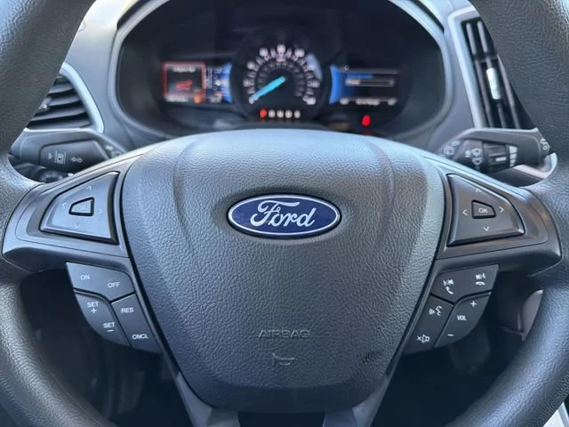 Used 2022 Black Ford SE image 31