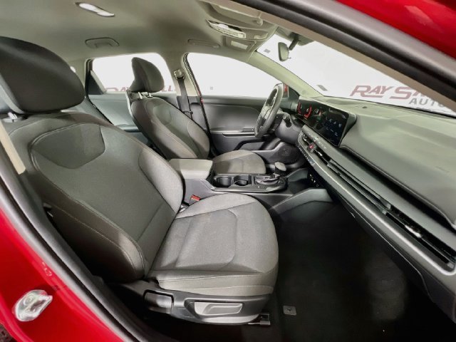 2025 Kia K4 LXS - Photo 37