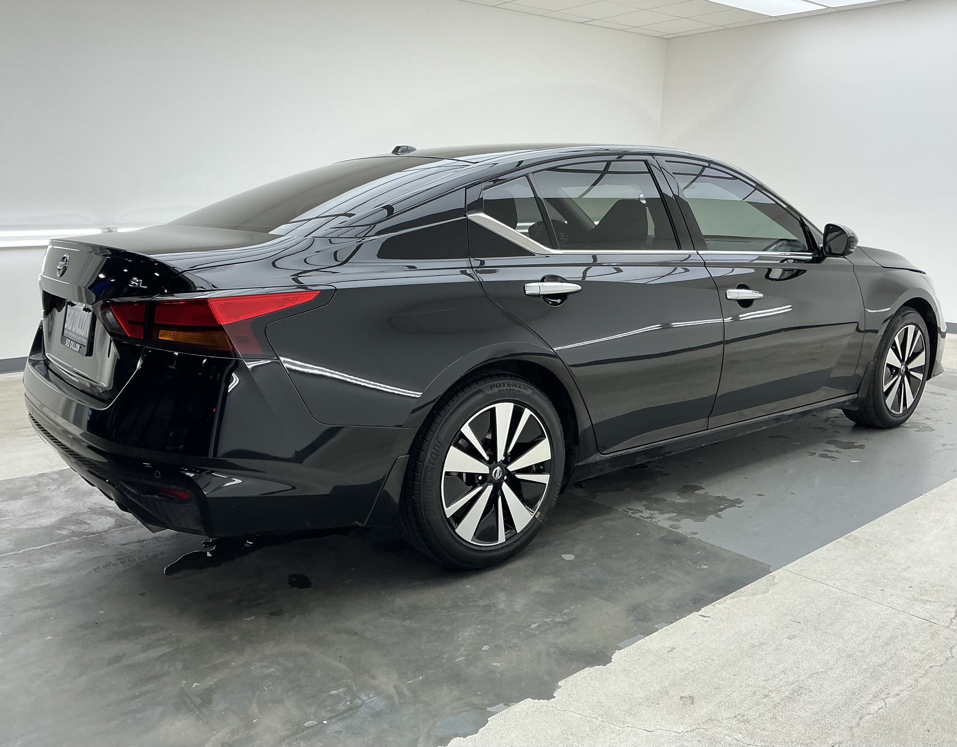Used 2019 Super Black Nissan 2.5 SL image 4