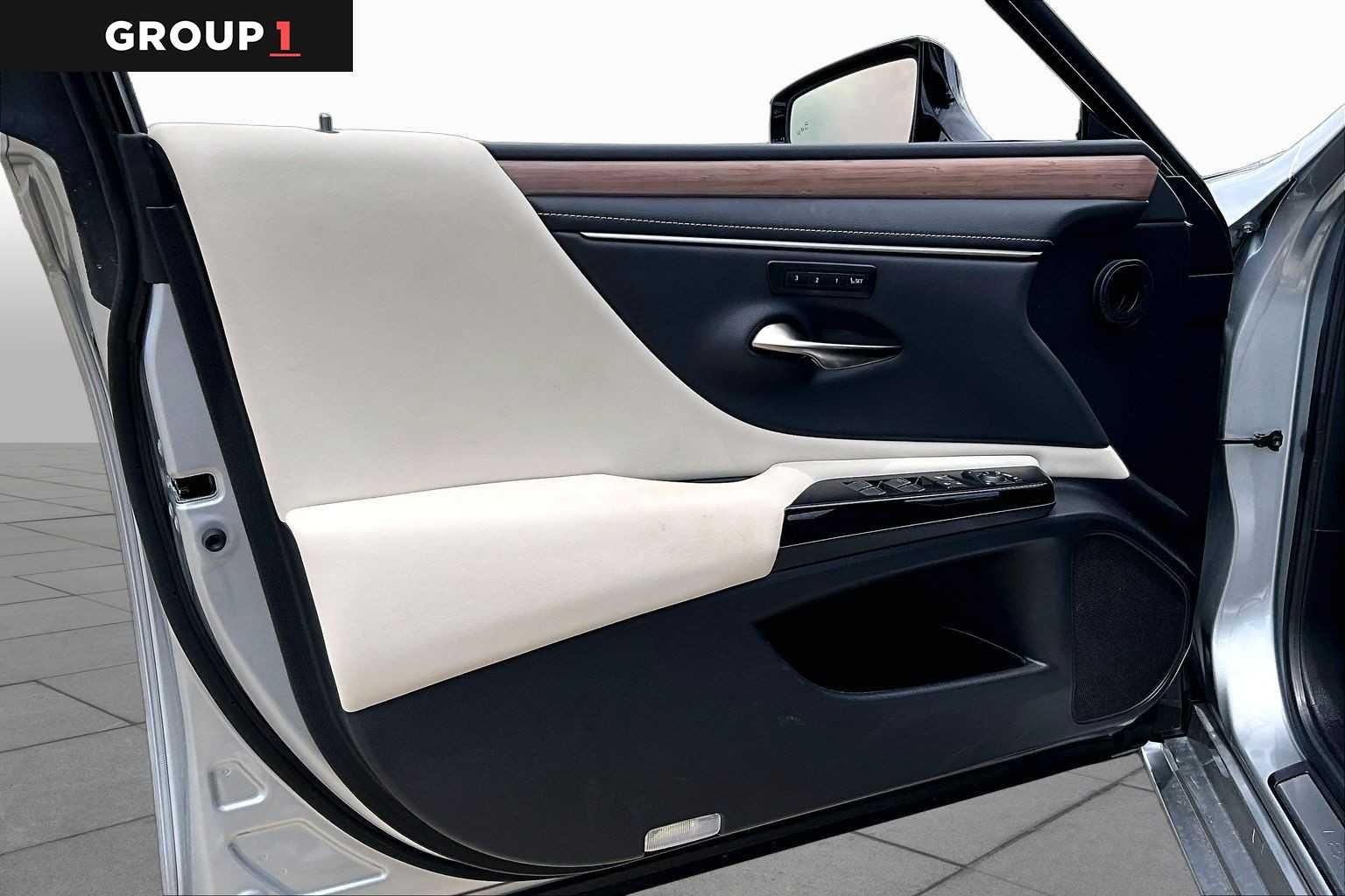 Used 2025 Iridium Lexus  image 19