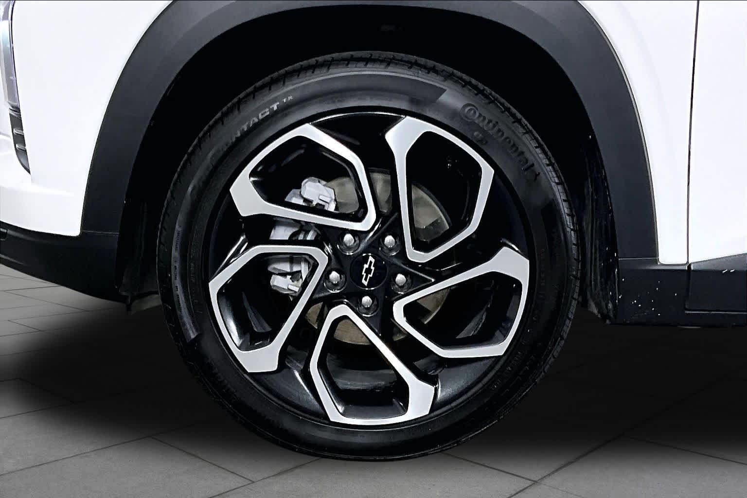 Used 2026 Summit White Chevrolet 2RS image 10