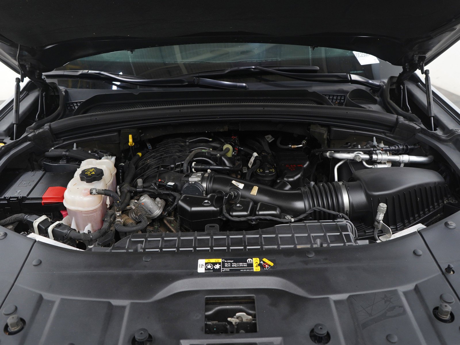 Used 2022  Jeep Limited image 32