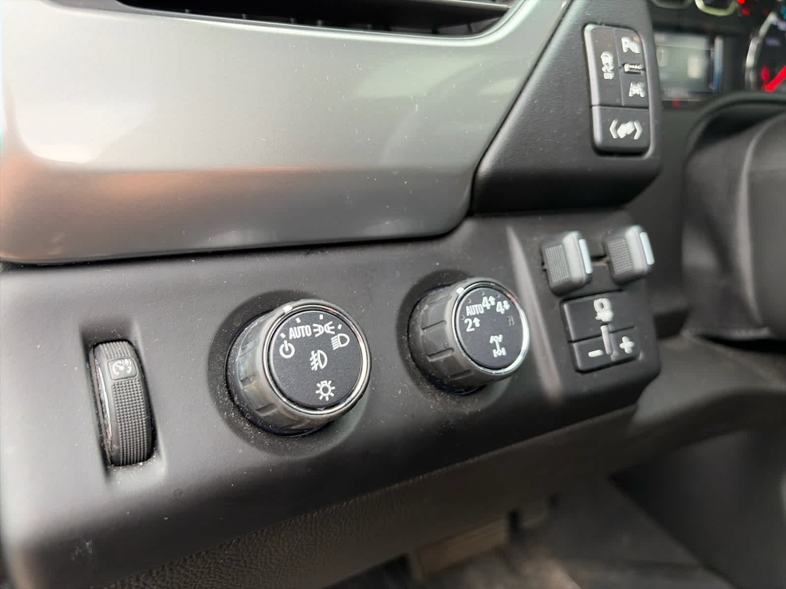 Used 2019 Shadow Gray Metallic Chevrolet Premier image 38