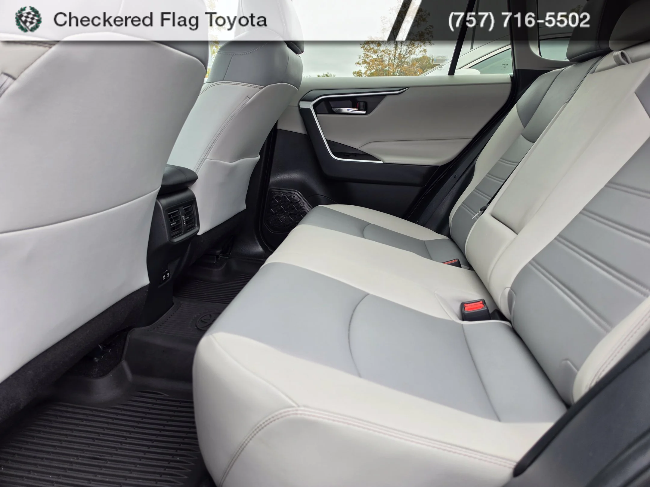 Used 2020 Lunar Rock Toyota XLE Premium image 20