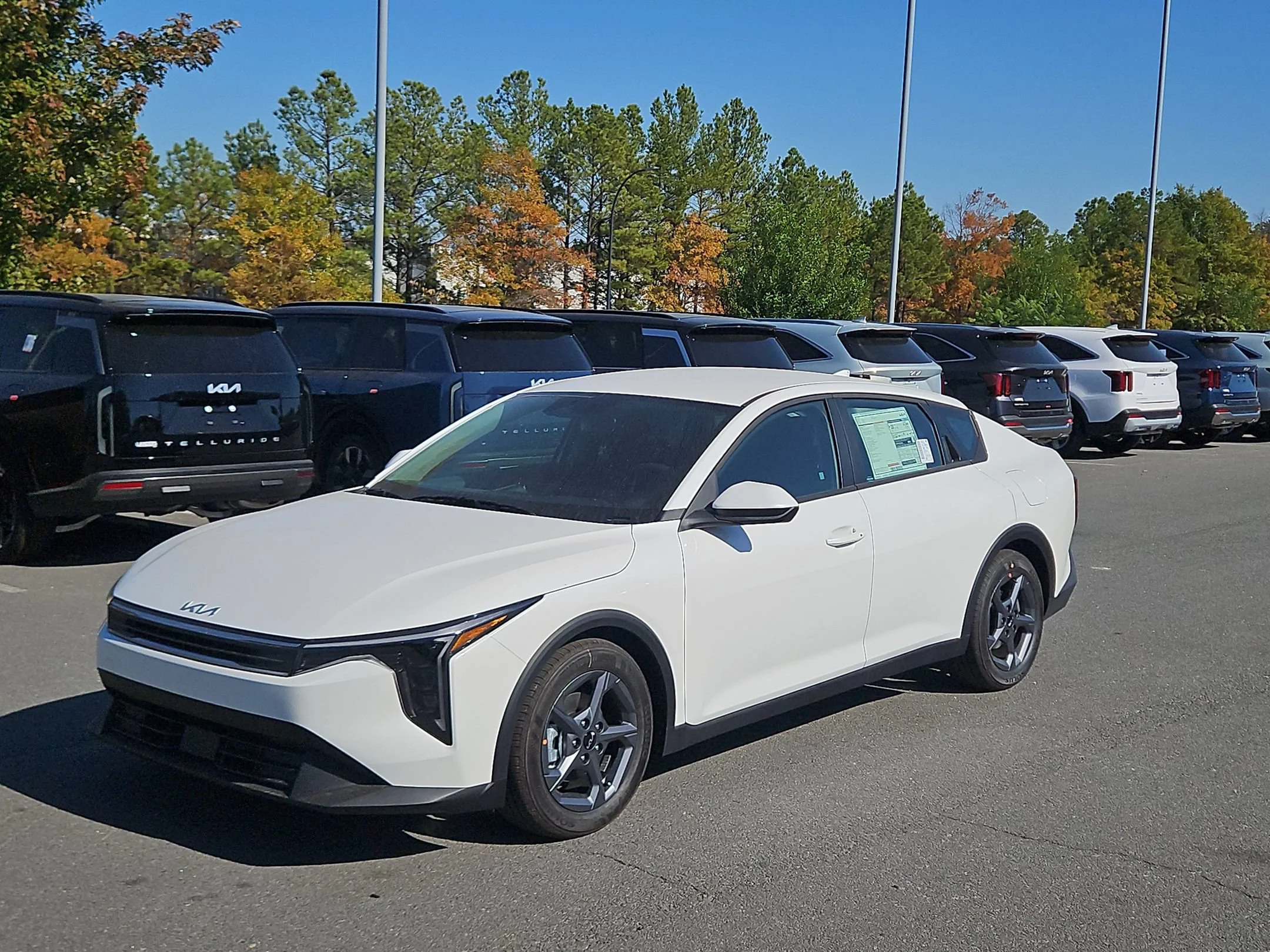 New 2026 Snow White Pearl Kia LXS image 3