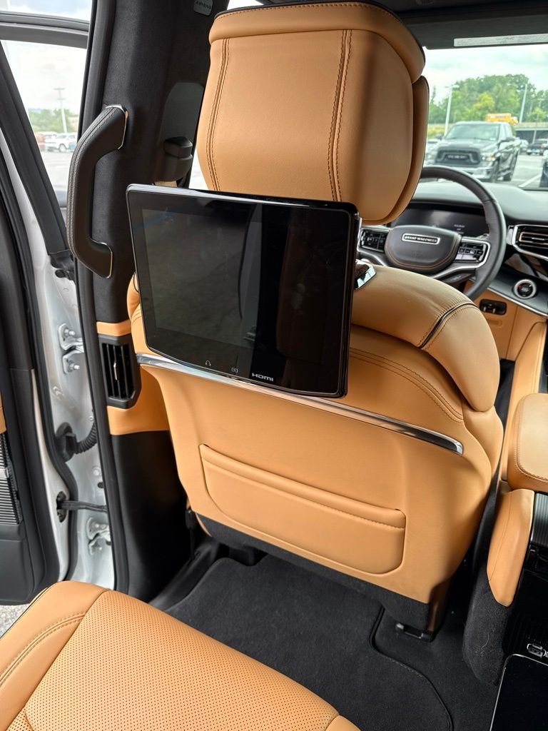 Used 2023 White Jeep Series III image 12