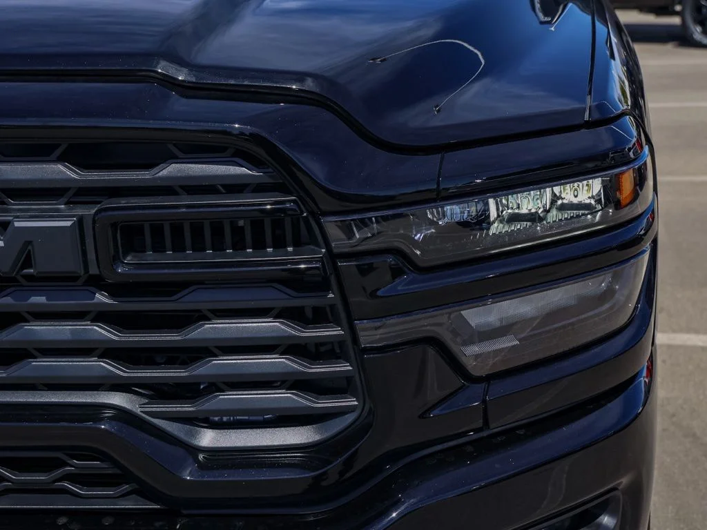 New 2026 Diamond Black Crystal Pearl-Coat Exterior Paint RAM Big Horn Night Edition image 195
