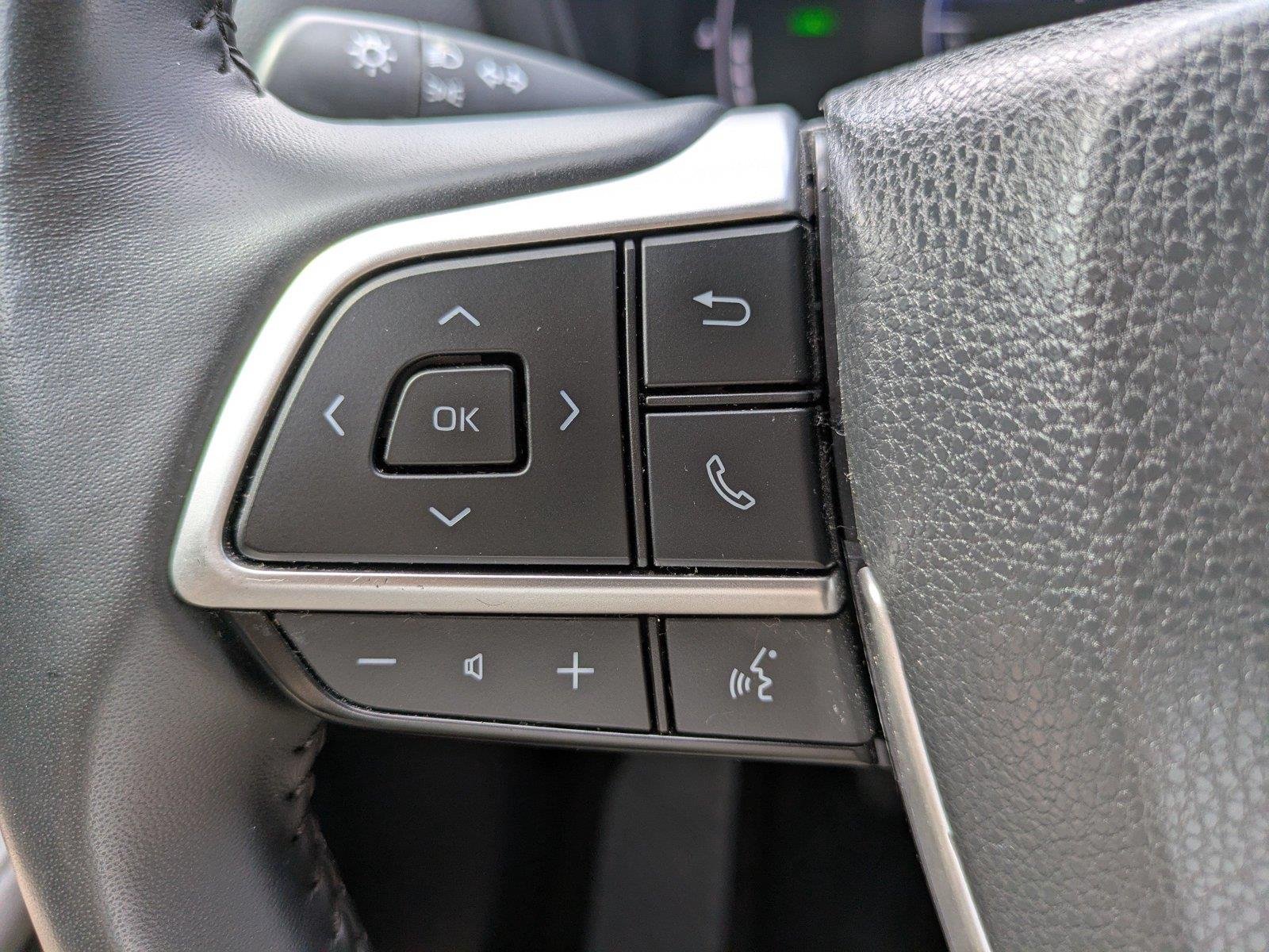 Used 2025 Wind Chill Pearl Toyota Hybrid XLE image 24
