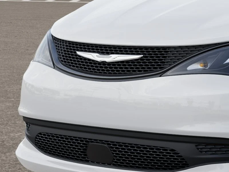New 2027 Bright White Clear-Coat Exterior Paint Chrysler LX image 13