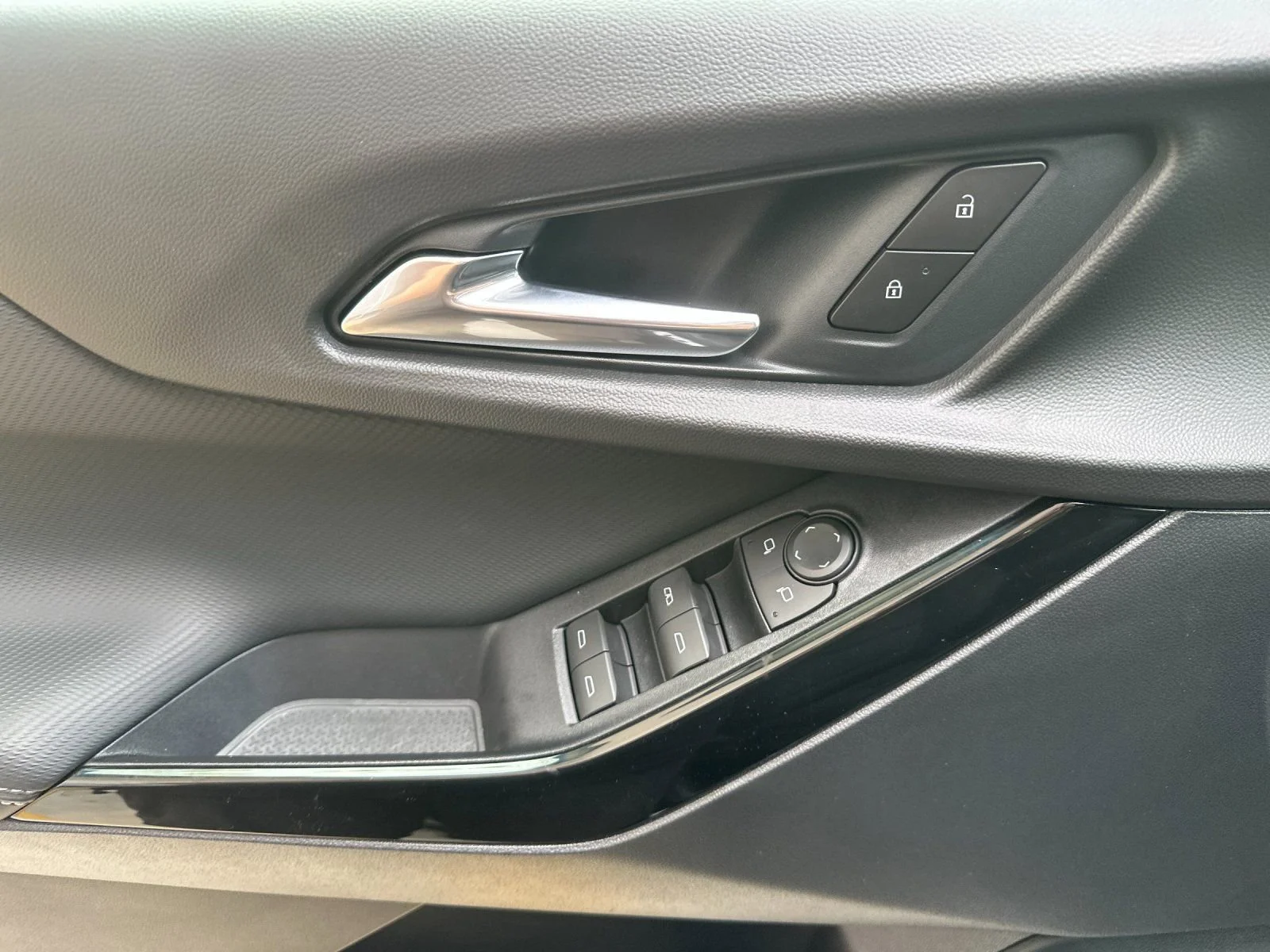 2026 Chevrolet Equinox LT - Photo 11