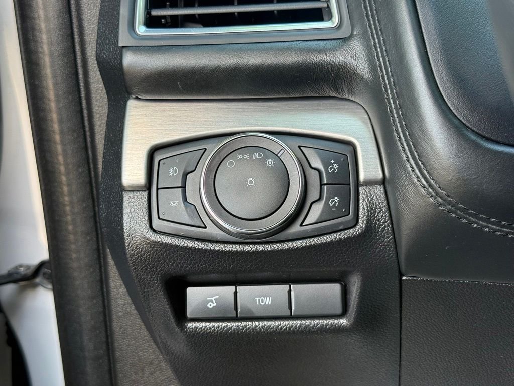Used 2019 White Platinum Clearcoat Metallic Ford Platinum image 16