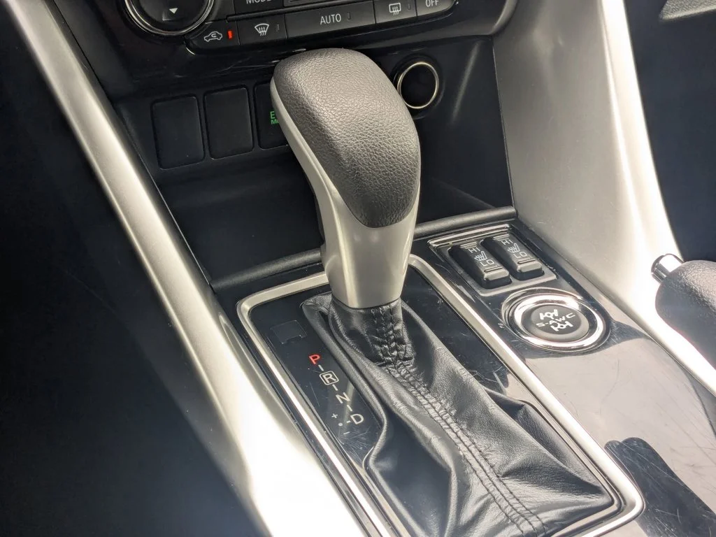 Used 2024  Mitsubishi LE image 19