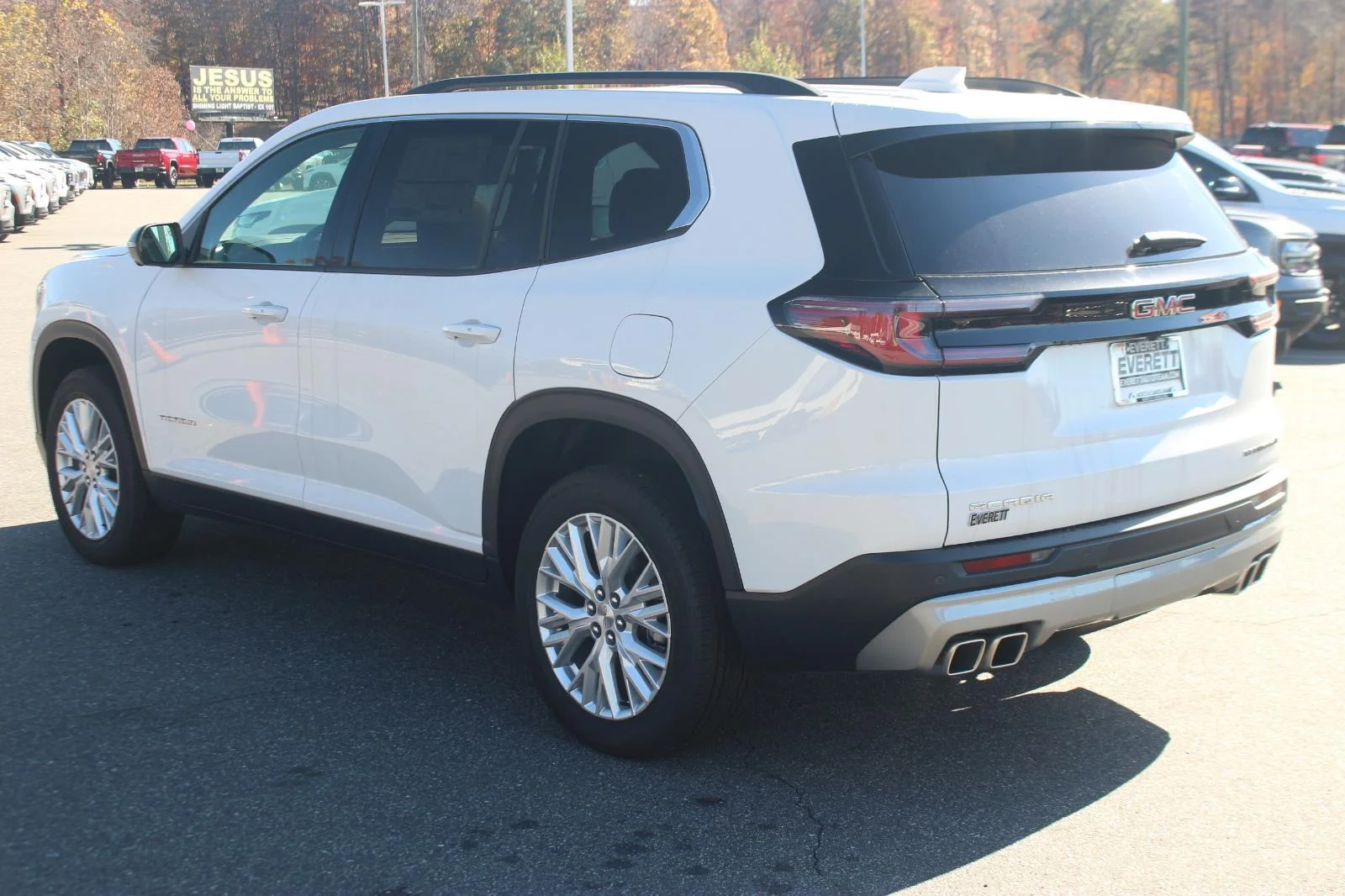 New 2025 Summit White GMC Elevation image 5