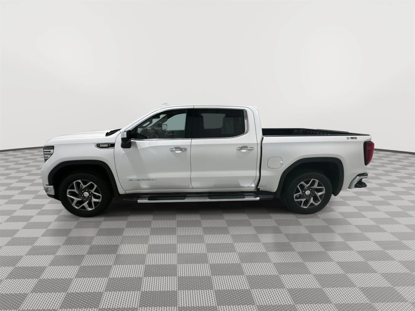 Used 2023 GMC Sierra 1500 SLT with VIN 3GTUUDE85PG249735 for sale in Alexandria, Minnesota