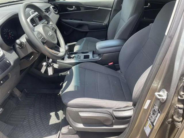 Used 2017 Silver Kia L image 10