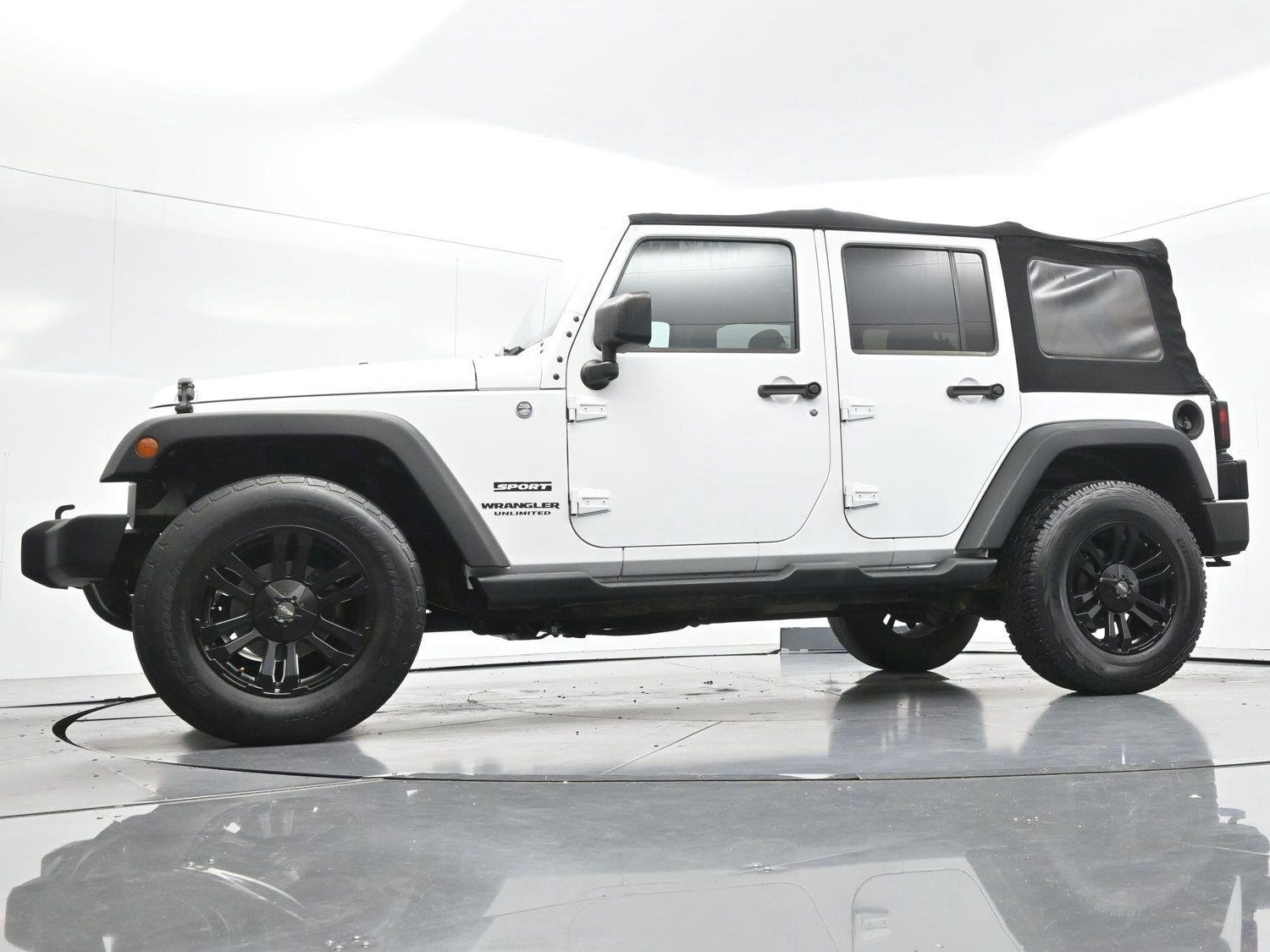 Used 2015 Bright White Clearcoat Jeep Sport image 44