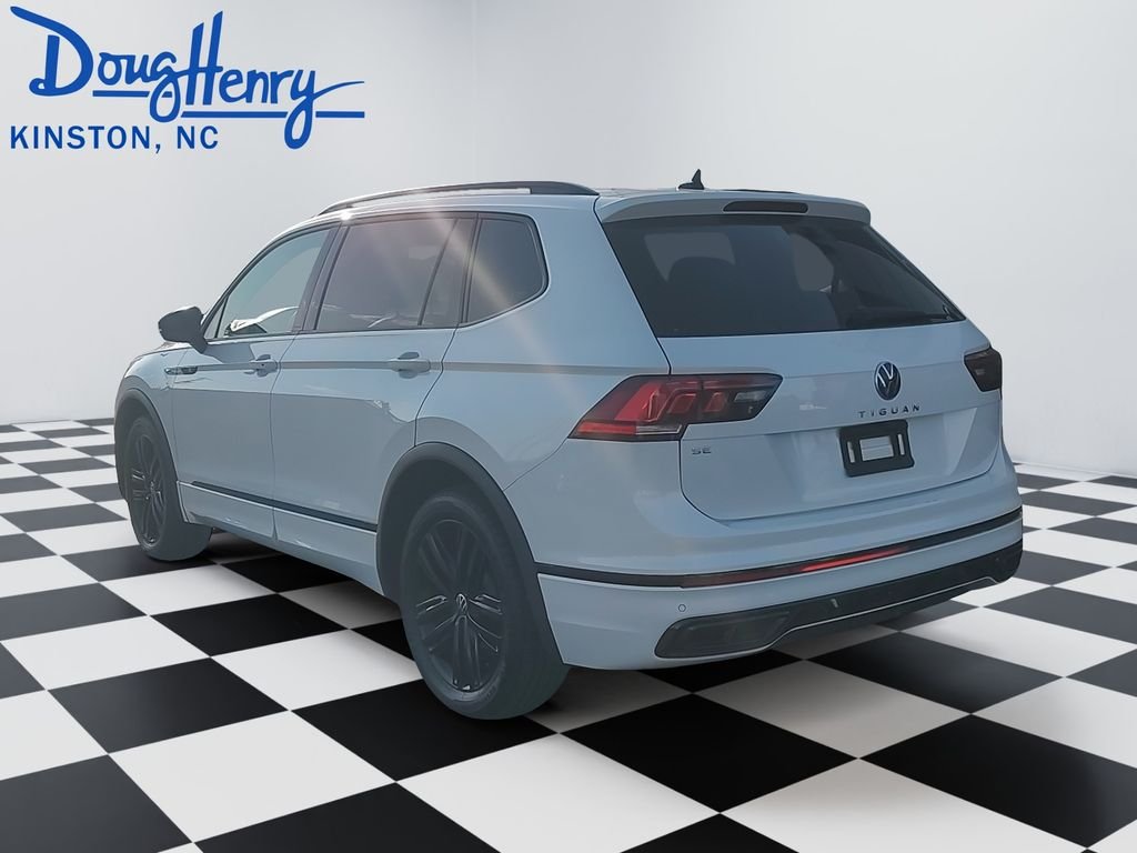 Used 2022  Volkswagen 2.0T SE R-Line Black image 3