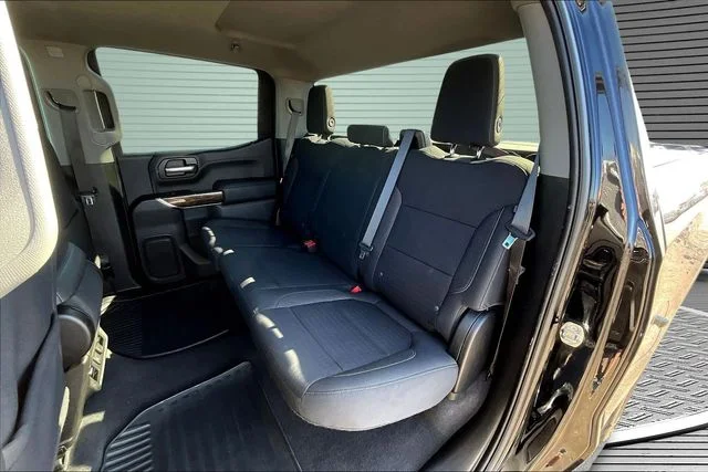 Used 2020 Black GMC SLE image 22