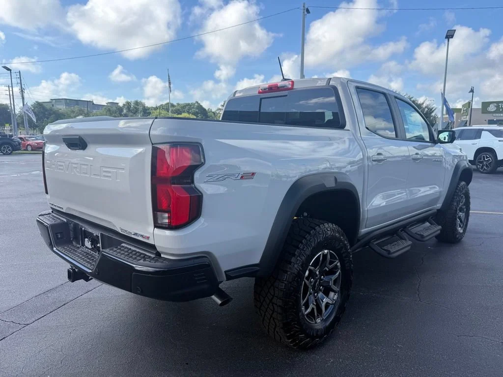 2026 Chevrolet Colorado ZR2 - Photo 8