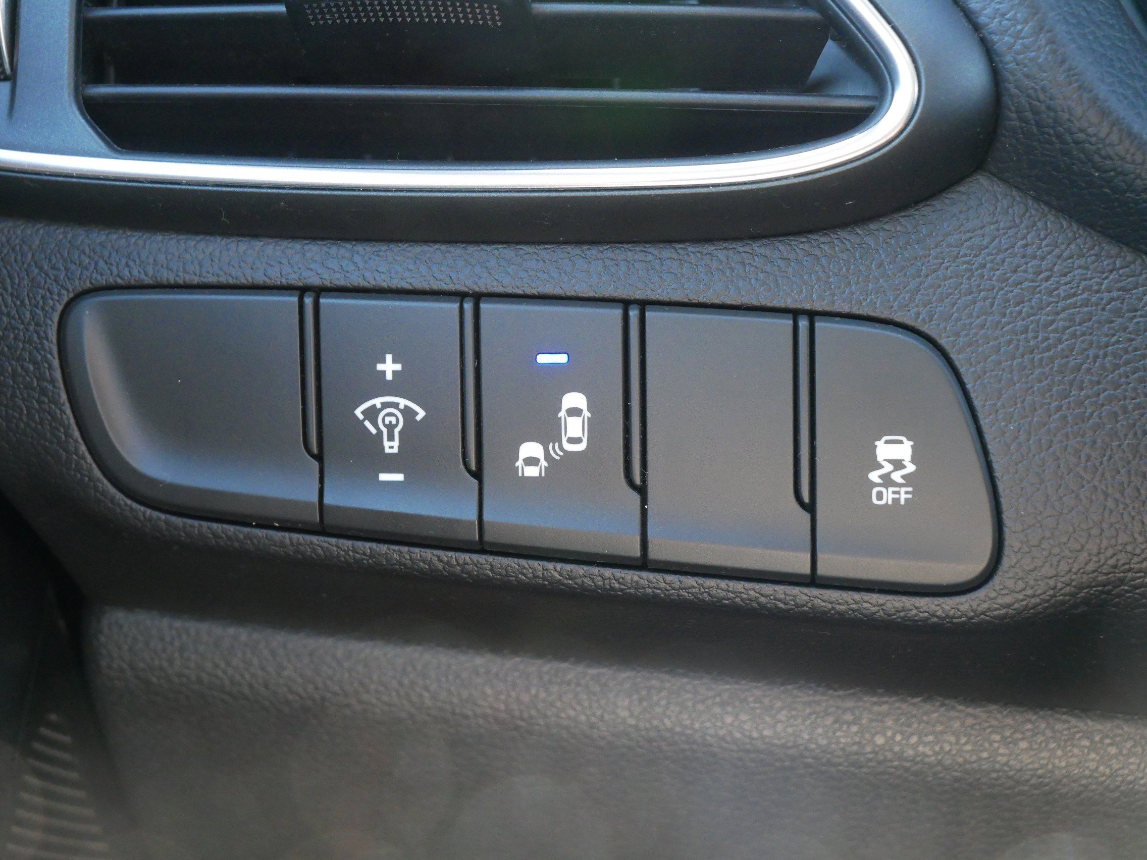 Used 2018 Ceramic White Hyundai  image 26